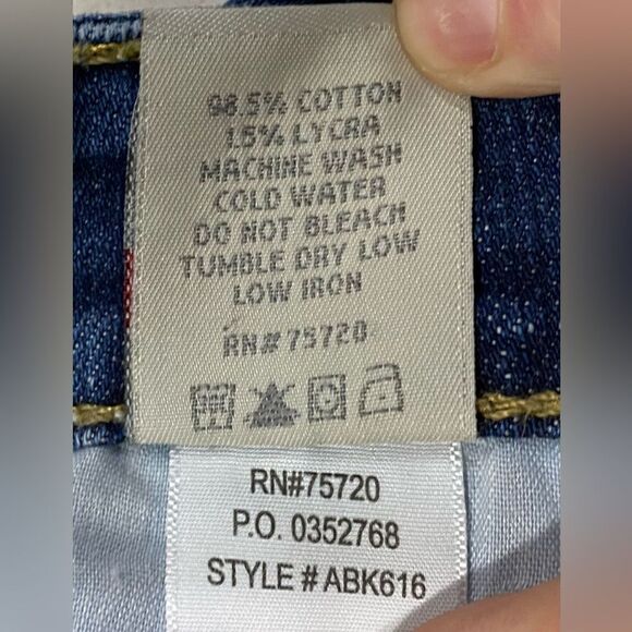 BKE 27x25 Sabrina Distressed Low Rise Stretch Cropped Denim Jeans - Picture 6 of 10